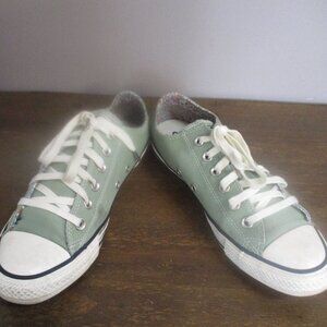 Converse All Star low tops Chuck Taylor size  men 7 and women 9 mint green